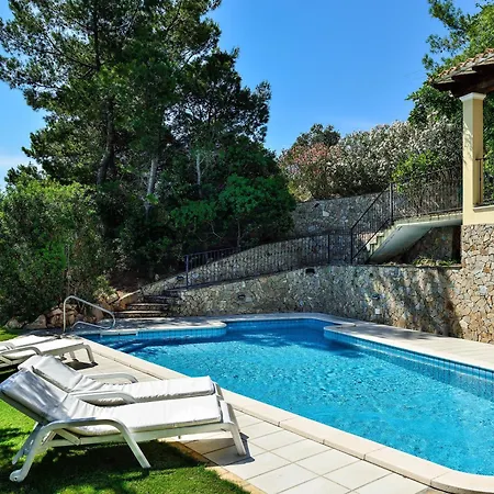 Le Poiane فيلة *